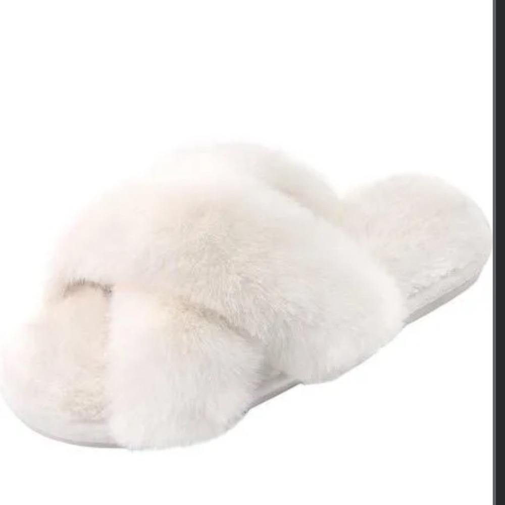 Faux Fur Slippers in Cream NWT